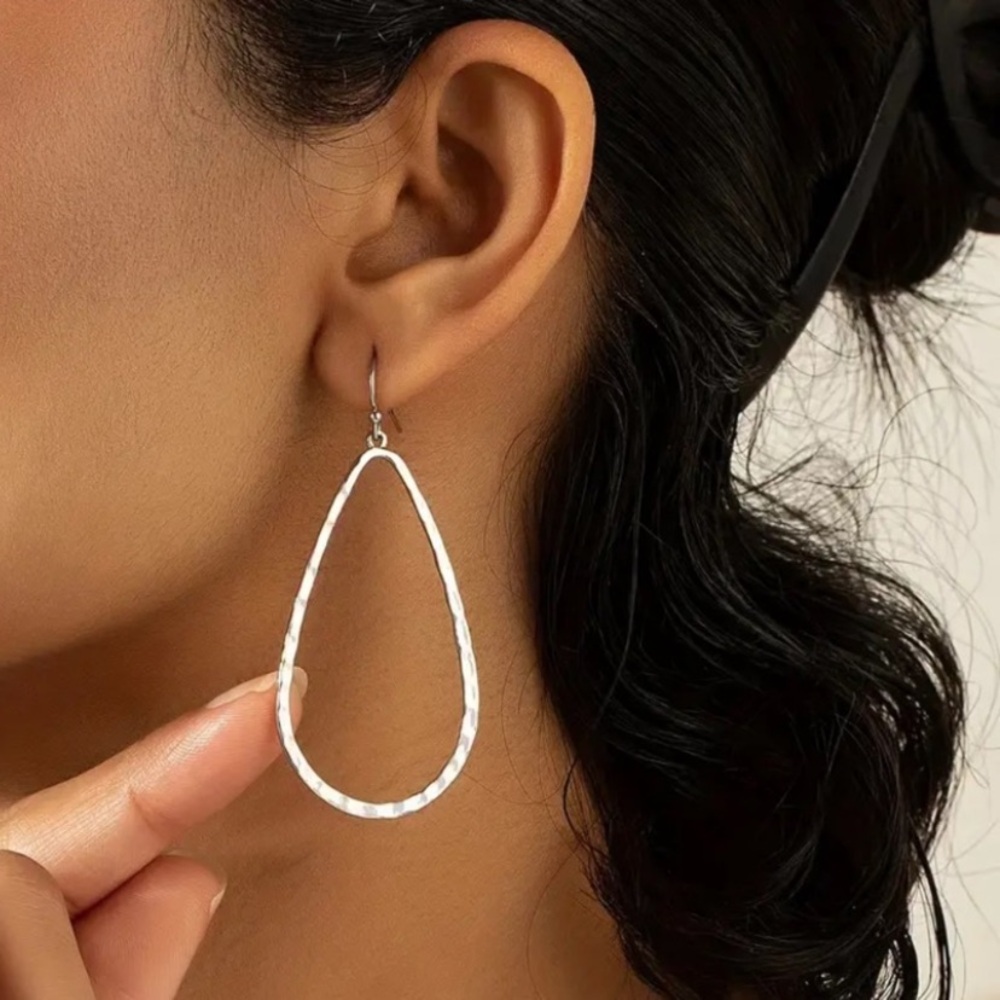 BOGO! The Harper Hammered Teardrop Dangle Earrings Silver color - Boutique NEW